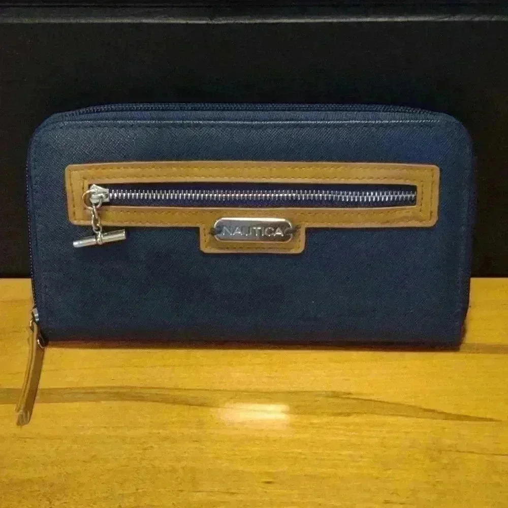 Nautica navy blue and tan‎ zip closure large wallet
